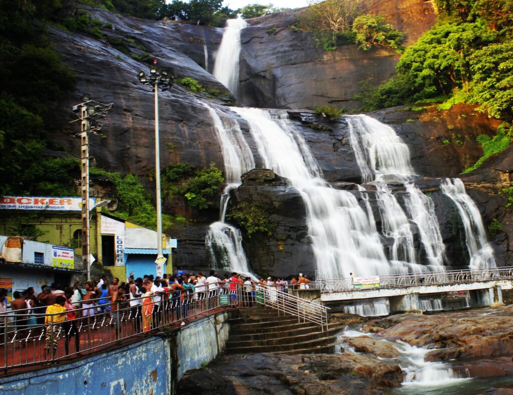 குற்றால அருவிகளில் குளிக்க தடை