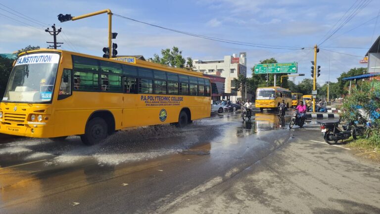 பொள்ளாச்சியில் பாதாள சாக்கடை கழிவு நீரால் பொதுமக்கள் அவதி