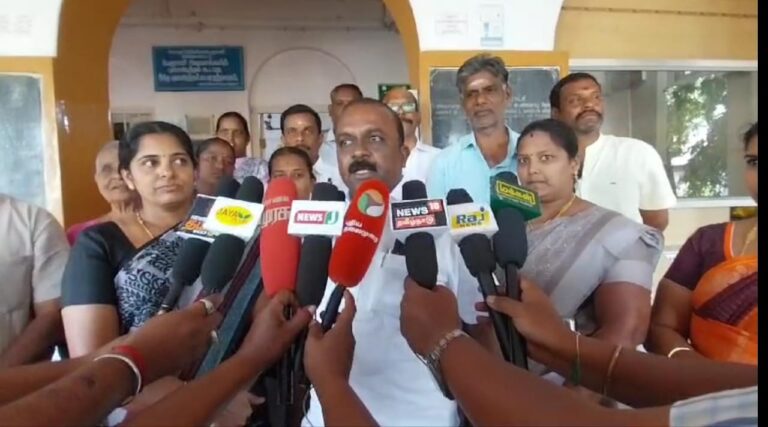 கோட்டூர் பேரூராட்சி  கவுன்சில் கூட்டத்தில் திமுக பேரூராட்சித் தலைவரை கண்டித்து திமுக கவுன்சிலர்களே வெளிநடப்பு.