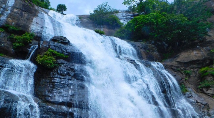 குற்றால அருவிகளில் தண்ணீர் வரத்து அதிகரிப்பு....