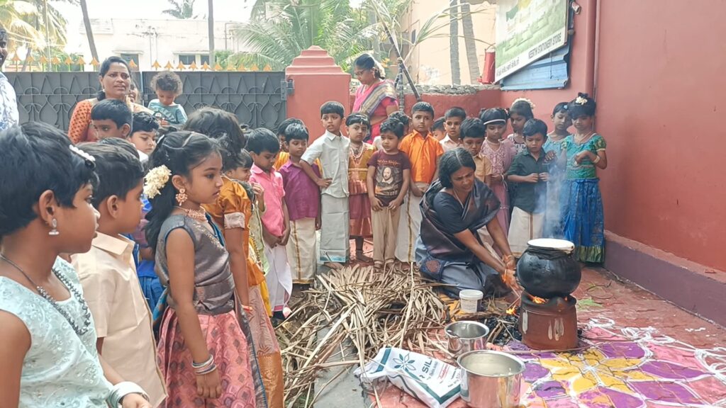 பாரம்பரிய உடையில் பொங்கல் விழா: சிறுவர்களின் உற்சாகமான கொண்டாட்டம்<br><br>