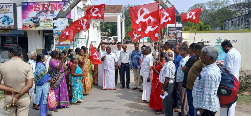 மகாத்மாகாந்தி ஊரக வேலை உறுதி சட்டத்தை பாதுகாக்க விவசாய தொழிலாளர் ஆர்ப்பாட்டம்<br><br>