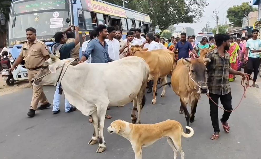 மாநகராட்சிக்கு இணைப்பை எதிர்த்து லால்குடியில் சாலை மறியல்: போக்குவரத்து பாதிப்பு<br><br>