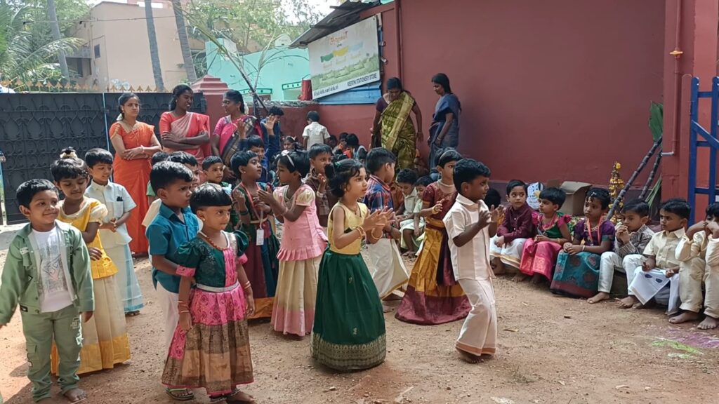 பாரம்பரிய உடையில் பொங்கல் விழா: சிறுவர்களின் உற்சாகமான கொண்டாட்டம்<br><br>