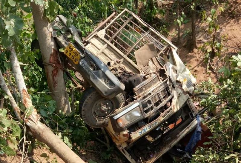 மதுரை-ராமேஸ்வரம் நெடுஞ்சாலையில் சரக்கு ஏற்றிய வாகனம் கவிழ்ந்து விபத்து!